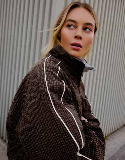 Bershka Contrast lightweight jacket in brown, 2 of 5