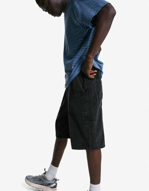 Bershka Corduroy jogger bermuda shorts in black - view 1