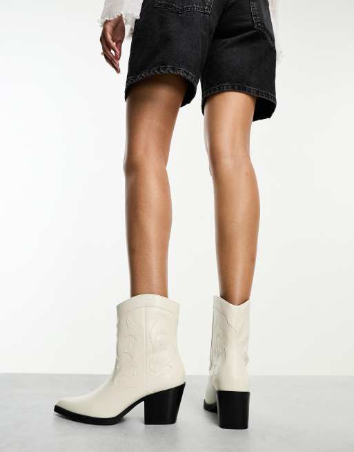 Bershka – Cowboystiefel aus Kunstleder in gebrochenem Weiß, 4 von 4