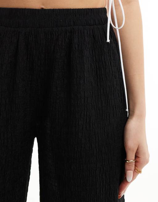 Bershka crinkle wide leg trousers in black, 3 of 5