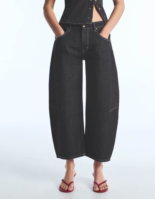 Bershka Cropped barrel-leg jeans in blue, 4 of 5