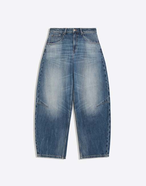 Bershka Cropped Barrel-Leg Jeans in Mittelblau, 5 von 5