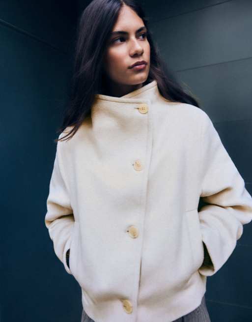 Bershka Cropped felt-effect wrap jacket in ecru, 2 of 5