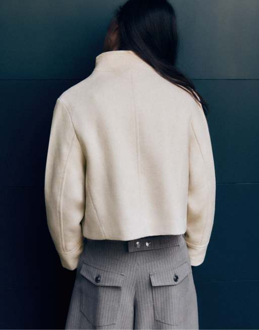 Bershka cropped jack met viltlook en overslag in ecru, 3 van 5