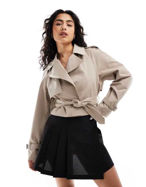 Bershka- Cropped lichtgewicht trench in zandkleur