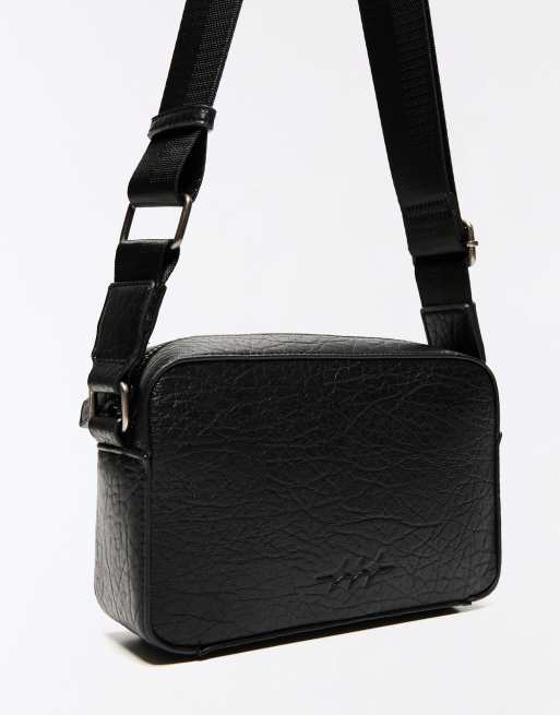 Bershka crossbodytas met reliëfster in zwart, 3 van 4