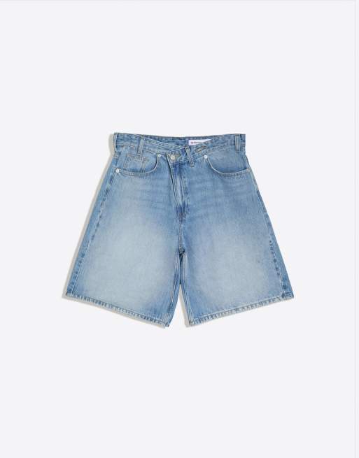 Bershka Crossover waist denim bermuda shorts in mid blue, 5 of 6