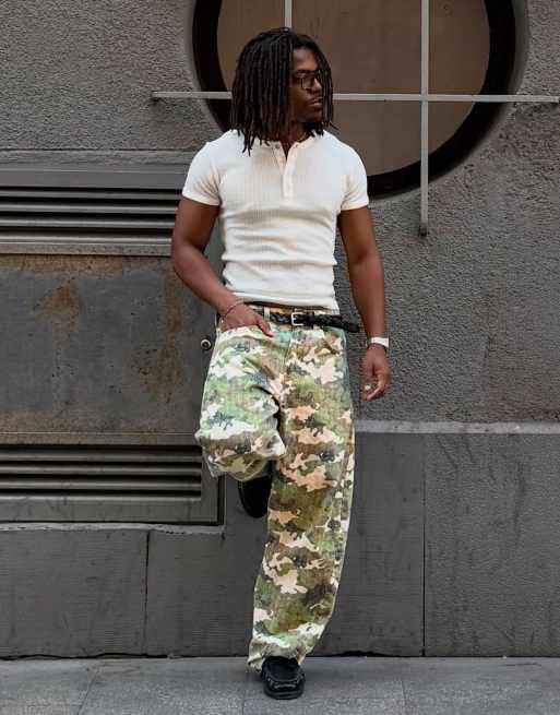Bershka Crossover-waist print jeans in green, 2 of 5