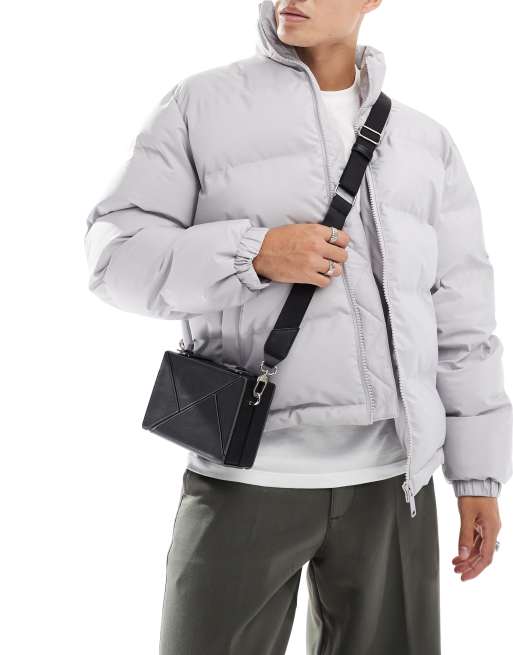 Bershka – Czarna pudełkowa torebka crossbody