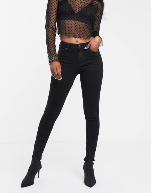 Bershka – Czarne jeansy o obcisłym kroju