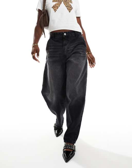 Bershka – Czarne jeansy o obszernym kroju skater, z efektem sprania, 4 z 5