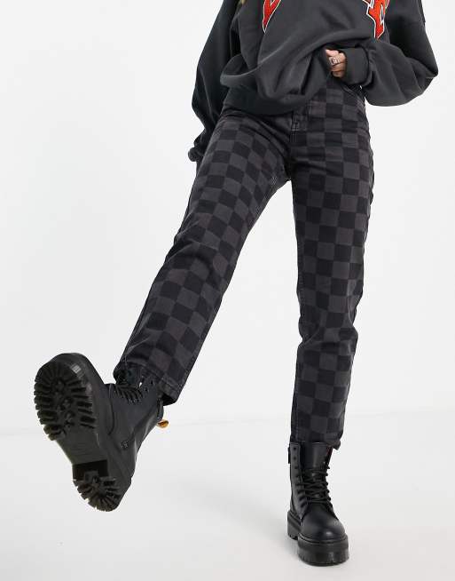 Bershka – Czarne jeansy typu mom w szachownicę