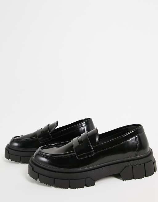 Bershka – Czarne loafersy na masywnej podeszwie