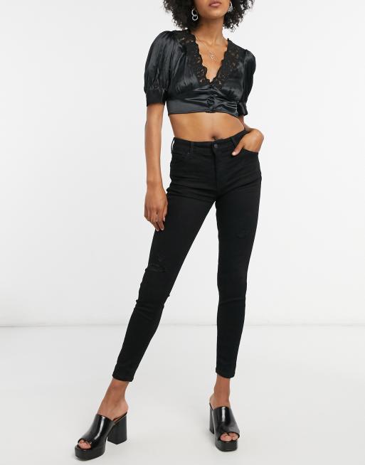 Bershka – Czarne obcisłe jeansy push-up z rozdarciami na kolanie
