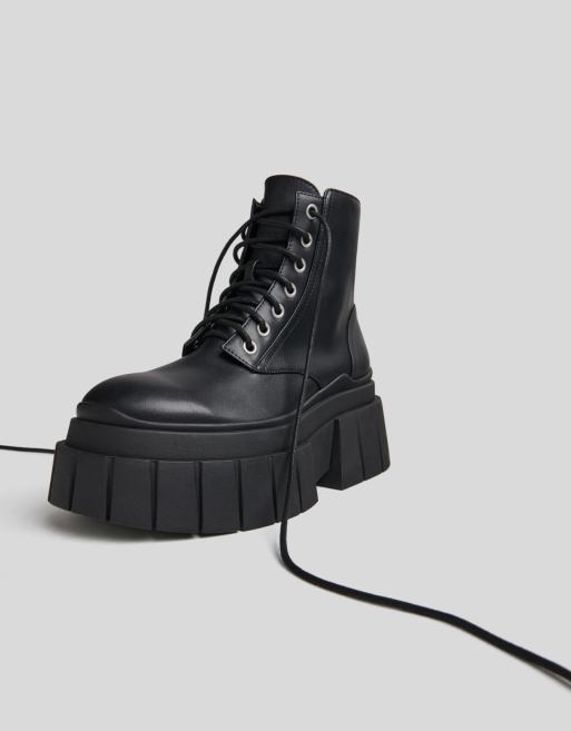 Bershka – Czarne, sznurowane buty typu biker na masywnej podeszwie, 3 z 4