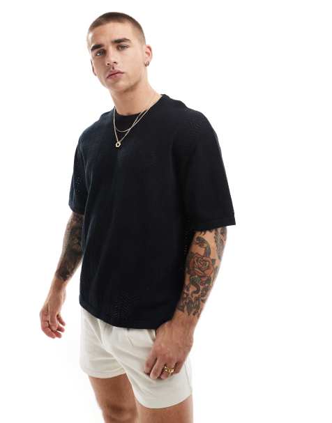 Bershka – Czarny T-shirt w fakturowany wzór w jodełkę - view 1