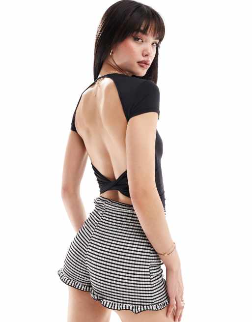 Bershka – Czarny T-shirt z odkrytymi plecami z poliamidu