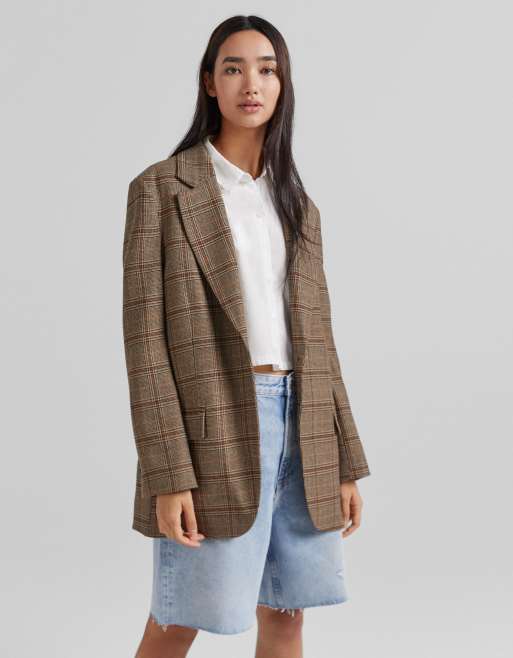  Bershka – Czekoladowa marynarka w kratkę  