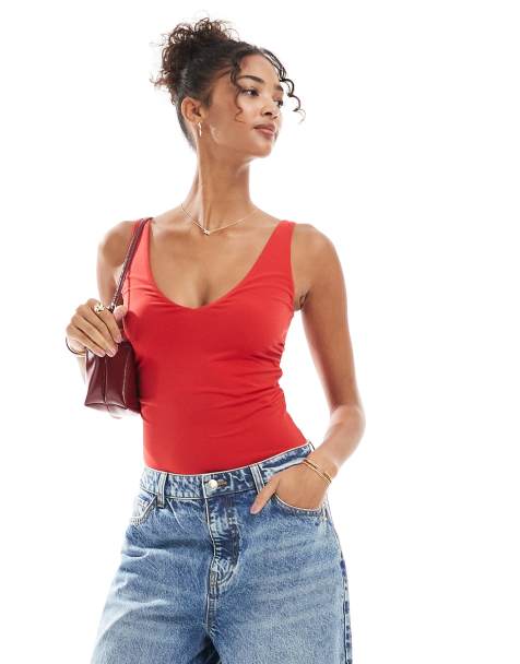 Bershka – Czerwone body z dekoltem w kształcie litery V i marszczonym bokiem - view 1
