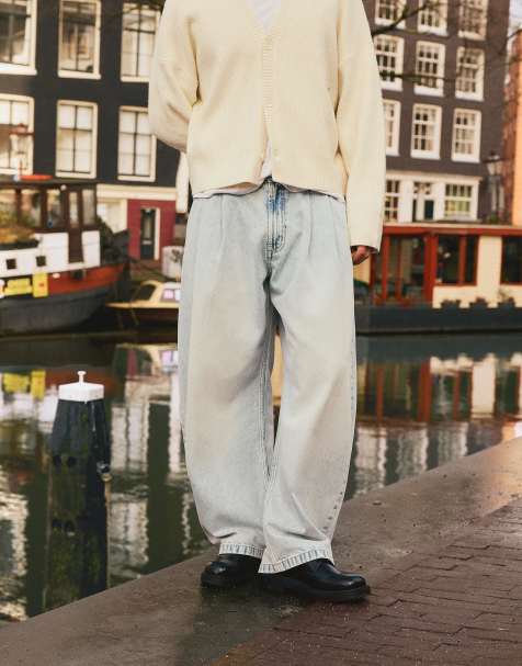 Bershka Darted barrel-fit jeans in light bue - view 1