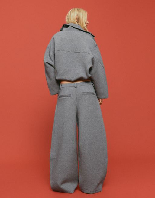 Bershka Darted barrel trousers in grey, 3 of 5