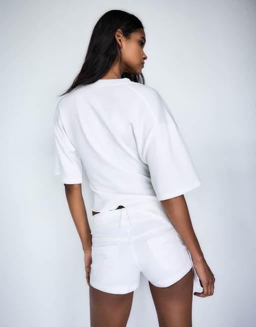 Bershka Denim mini shorts in white, 3 of 4
