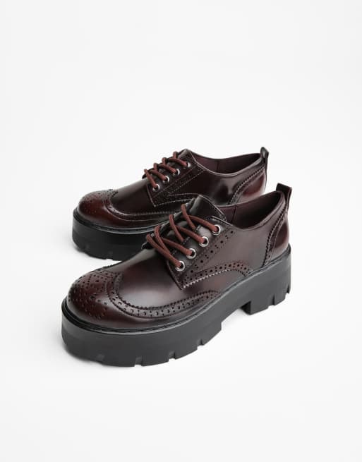 Bershka - Derby schoenen met dikke zool in bruin