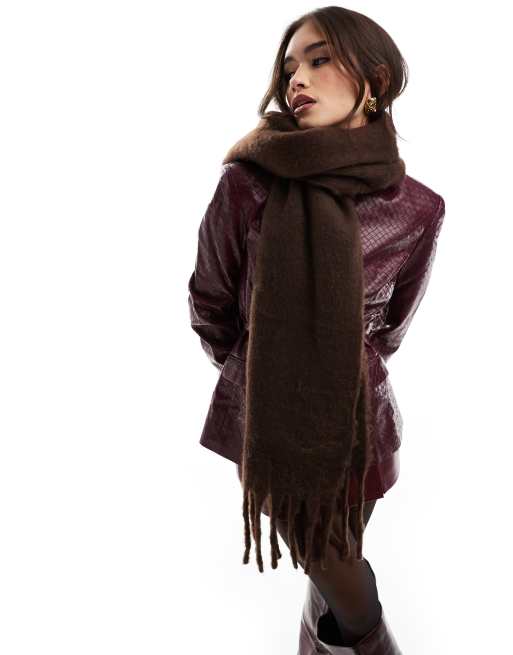 Bershka – Dicker Schal in Braun mit weicher Haptik