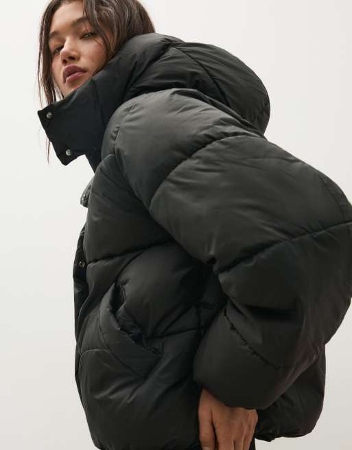 Bershka doudoune oversize à capuche noire, 2 de 5