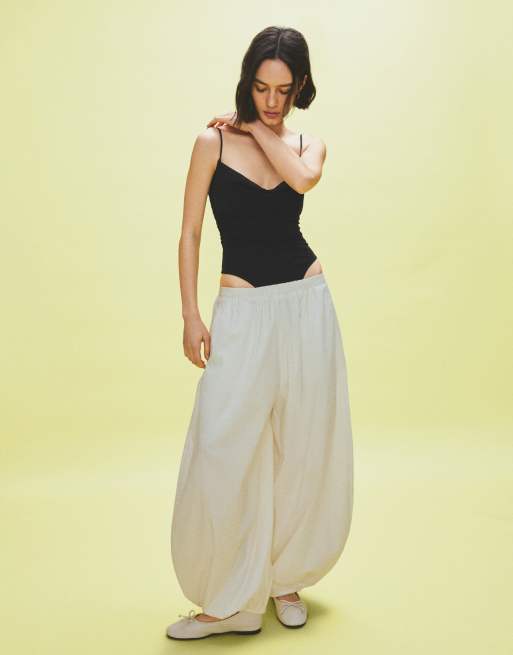 Bershka Draped strap body in black, 2 of 6