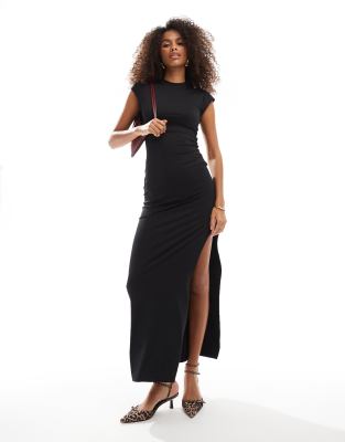 Bershka - Drapiertes, kurzärmliges Maxikleid in Schwarz