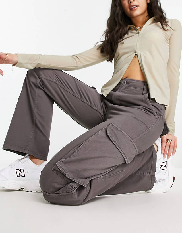 Bershka - drawstring waist cargo trousers in dark grey