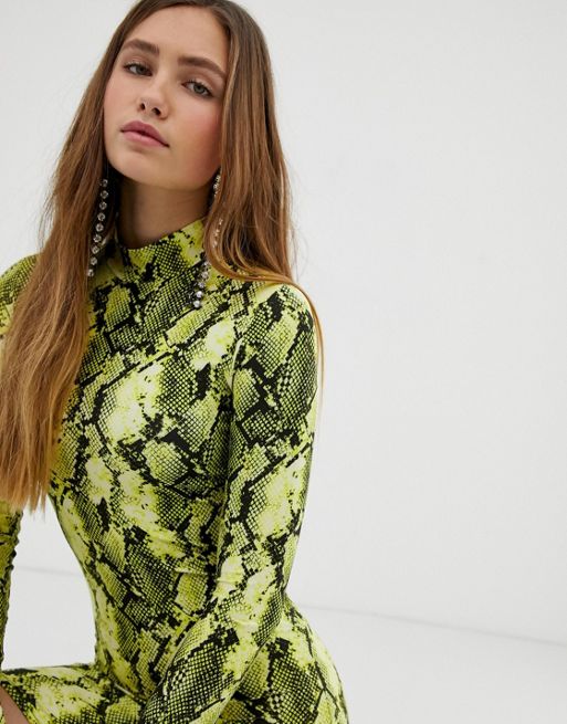 Bershka – Dżersejowa obcisła sukienka z neonowym nadrukiem wężowej skóry |  ASOS