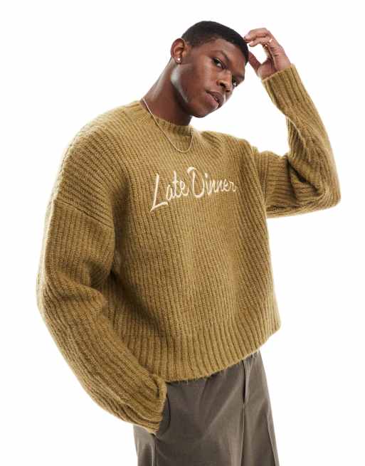 Bershka – Dzianinowy sweter w oliwkowym kolorze z grafiką