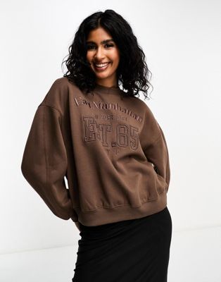 Bershka 'East Manhattan' oversized sweatshirt in chocolate