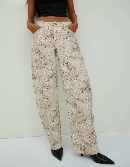 Bershka - Ecrufarvede lavtaljede baggy jeans med tekstureret print, 3 af 4