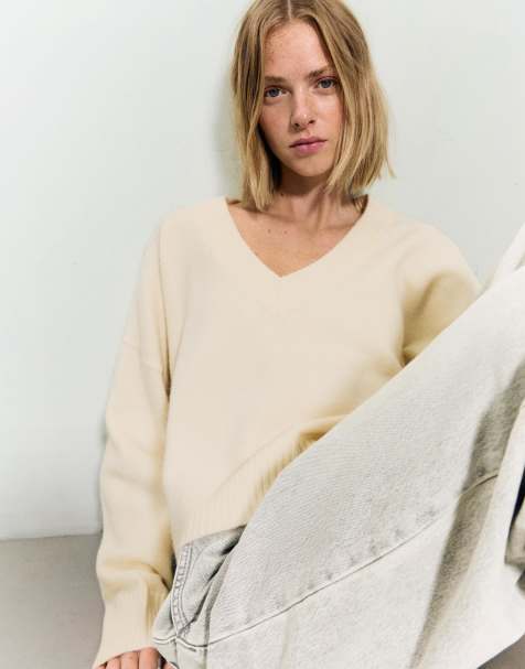 Bershka - Ecrufarvet cropped sweater med V-hals - view 1