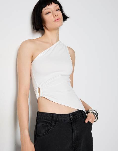 Bershka - Ecrufarvet top med asymmetrisk snit og rhinstensring - view 1