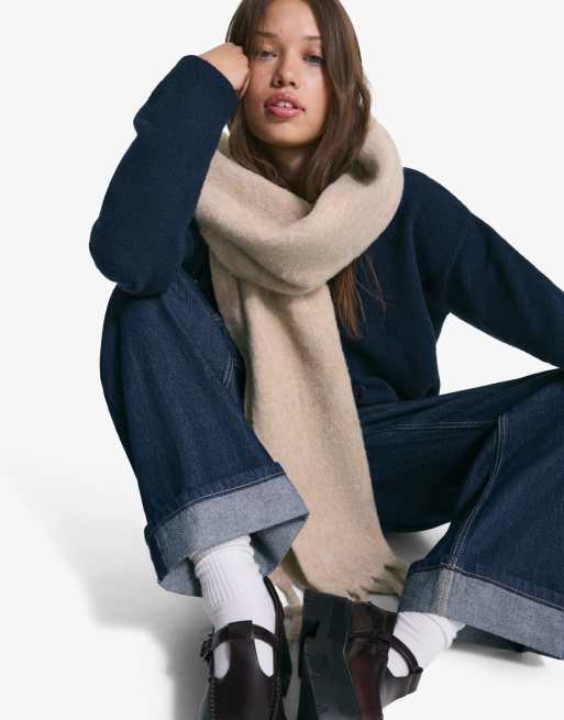 Bershka – Einfarbiger Schal in Beige