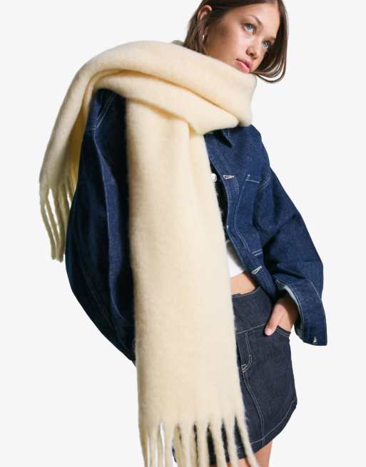Bershka – Einfarbiger Schal in Gelb