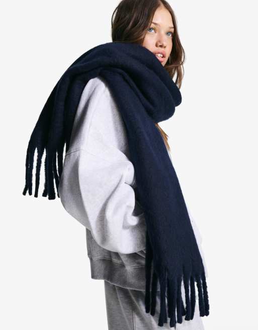 Bershka – Einfarbiger Schal in Marineblau