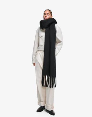 Bershka - Einfarbiger Schal in Tiefschwarz