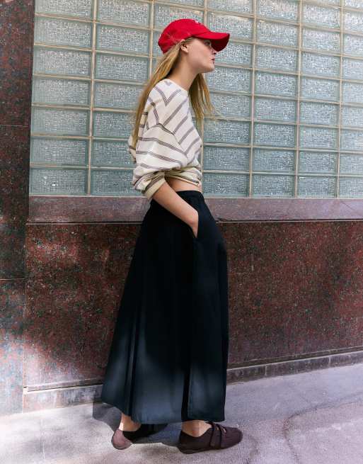 Bershka Elasticated waist midi skirt in black, 2 of 5