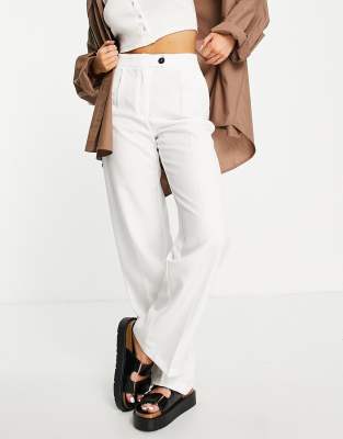 Bershka - Elegante broek met wijde pijpen in wit, deel van co-ord set