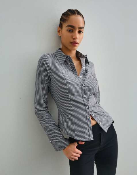 Bershka – Elegante Hemdbluse in Dunkelgrau mit ausgestellten Ärmeln - view 1