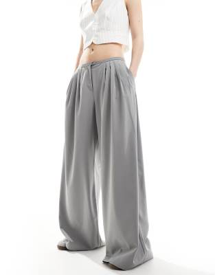 Bershka - Elegante Hose in Grau mit weitem Schnitt und schmalem Bund