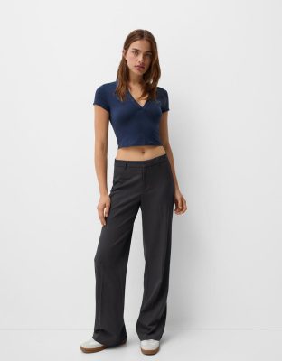 Bershka - Elegante Hose mit weitem Bein in Anthrazit-Grau