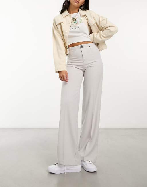 Bershka - Elegante pantalon met wijde pijpen in lichtgrijs
