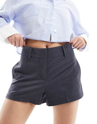 Bershka - Elegante Shorts in Grau