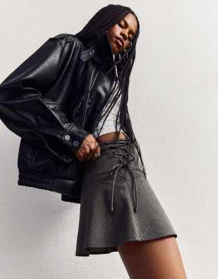 Bershka - Eleganter Minirock in Grau mit Schleifen
